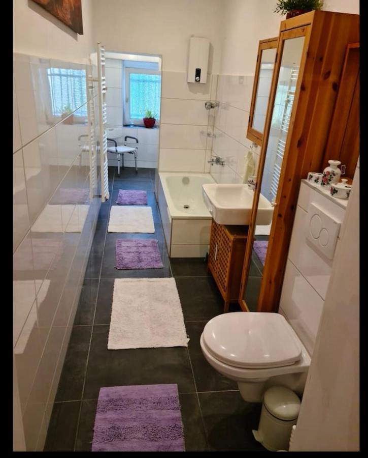 Nana-Eg-80M2 Sanierter Altbau-Parkplatz-Kleiner Garten-Wlan-Netflix-2Zimmer-Kueche-Dusche-Wanne-Waschmaschine โอเบอร์เฮาเซิน ภายนอก รูปภาพ